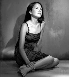 Andrea Corr feet photo thumbnail