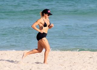 Andrea De Andrade feet photo 9