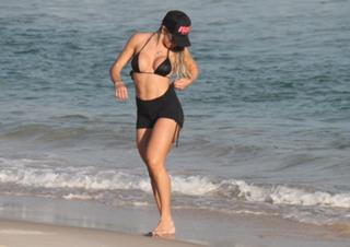 Andrea De Andrade feet photo 4