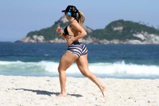 Andrea De Andrade feet photo 5