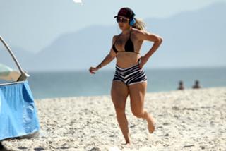 Andrea De Andrade feet photo 9