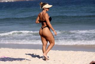 Andrea De Andrade feet photo 1