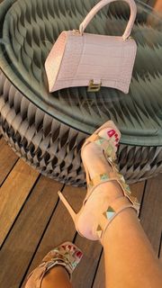 Andrea De Andrade feet photo 3
