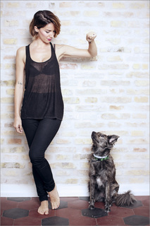 Andrea Delogu feet photo thumbnail