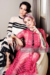 Andrea Delogu feet photo thumbnail