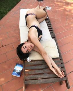 Andrea Delogu feet photo thumbnail