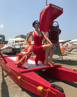 Andrea Delogu feet photo thumbnail