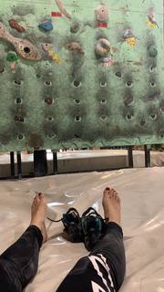 Andrea Delogu feet photo thumbnail