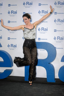 Andrea Delogu feet photo thumbnail