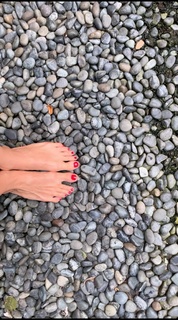 Andrea Delogu feet photo thumbnail