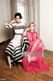 Andrea Delogu feet photo thumbnail