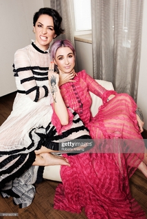 Andrea Delogu feet photo thumbnail