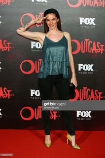 Andrea Delogu feet photo thumbnail