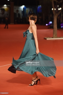 Andrea Delogu feet photo thumbnail