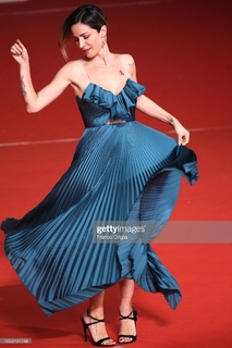 Andrea Delogu feet photo thumbnail