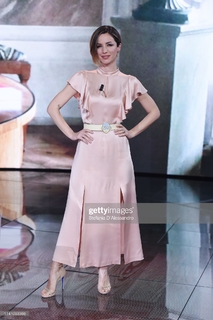 Andrea Delogu feet photo thumbnail