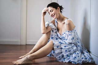 Andrea Delogu feet photo thumbnail