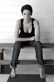 Andrea Delogu feet photo thumbnail