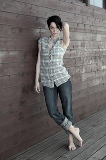 Andrea Delogu feet photo thumbnail