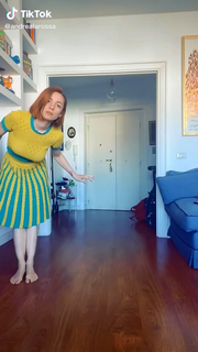 Andrea Delogu feet photo thumbnail