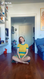 Andrea Delogu feet photo thumbnail