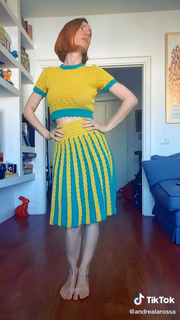 Andrea Delogu feet photo thumbnail