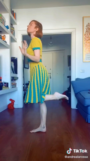 Andrea Delogu feet photo thumbnail