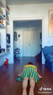 Andrea Delogu feet photo thumbnail