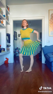 Andrea Delogu feet photo thumbnail