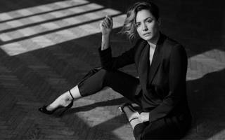 Andrea Delogu feet photo thumbnail