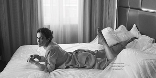 Andrea Delogu feet photo thumbnail