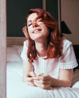 Andrea Delogu feet photo thumbnail