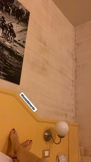 Andrea Delogu feet photo thumbnail