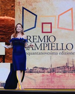 Andrea Delogu feet photo thumbnail