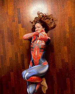 Andrea Delogu feet photo thumbnail