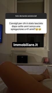 Andrea Delogu feet photo thumbnail