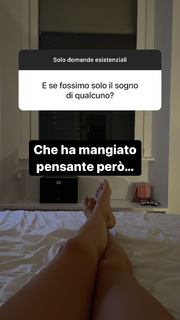 Andrea Delogu feet photo thumbnail