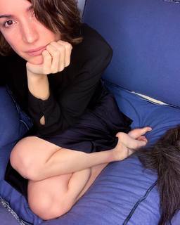 Andrea Delogu feet photo thumbnail