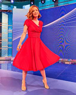 Andrea Delogu feet photo thumbnail