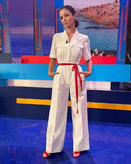 Andrea Delogu feet photo thumbnail