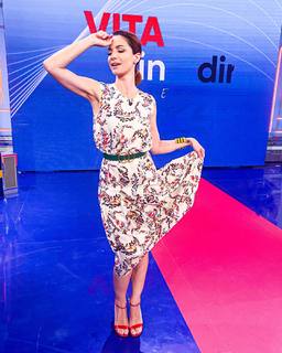 Andrea Delogu feet photo thumbnail