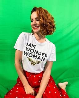 Andrea Delogu feet photo thumbnail