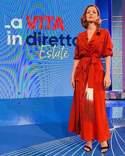 Andrea Delogu feet photo thumbnail