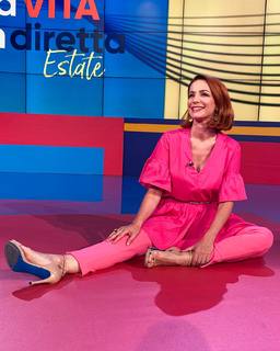 Andrea Delogu feet photo thumbnail