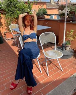 Andrea Delogu feet photo thumbnail