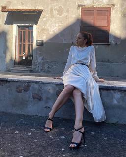 Andrea Delogu feet photo thumbnail