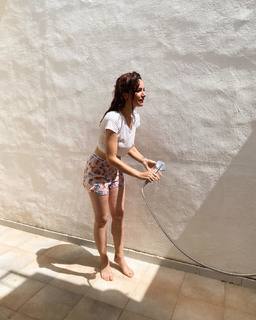 Andrea Delogu feet photo thumbnail