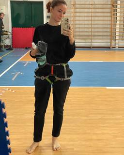 Andrea Delogu feet photo thumbnail