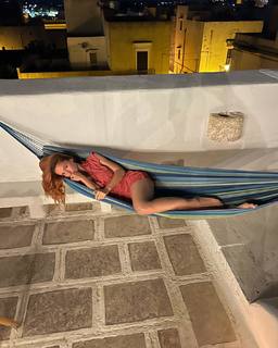 Andrea Delogu feet photo thumbnail