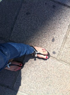 Andrea Delogu feet photo thumbnail